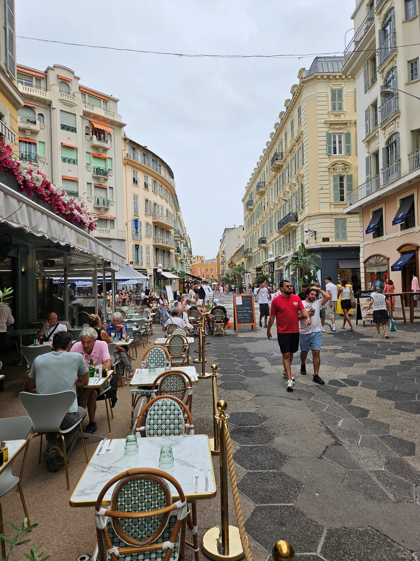 Photographie du quartier · pas la vue depuis l’appartement